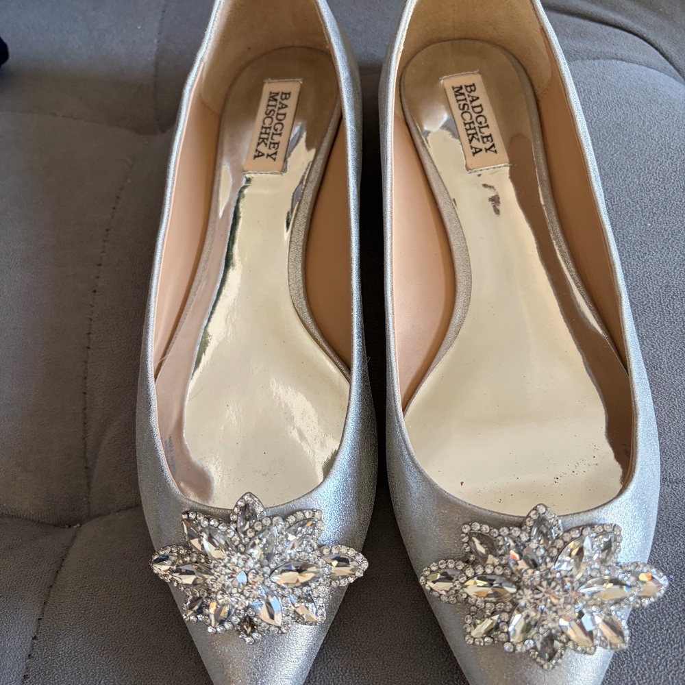 Badgley Mischa Karina Silver Flats w/Rhinestone Jeweled Embellishment Size 9.5